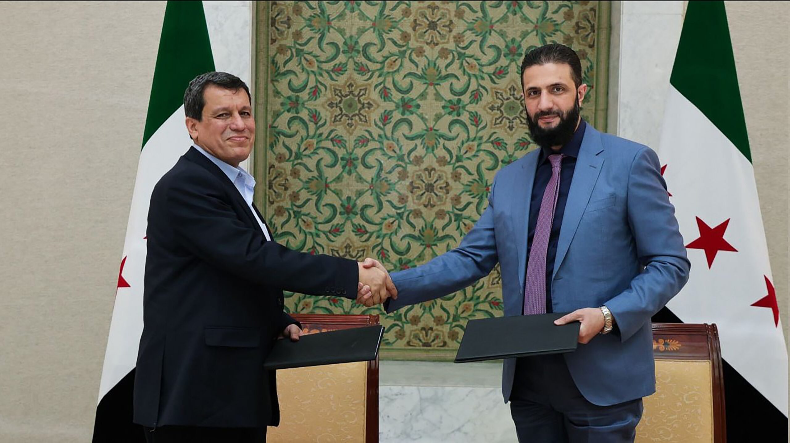 سوريا على رمالٍ متحرّكة: في أنّ التسوية بين دمشق وقسد تُرجِئ الصراع بدلاً من أن تحلّه